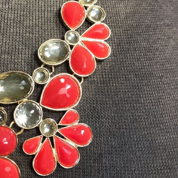 FRANCESCA’S BOUTIQUE coral statement necklace EUC - Picture 4 of 6